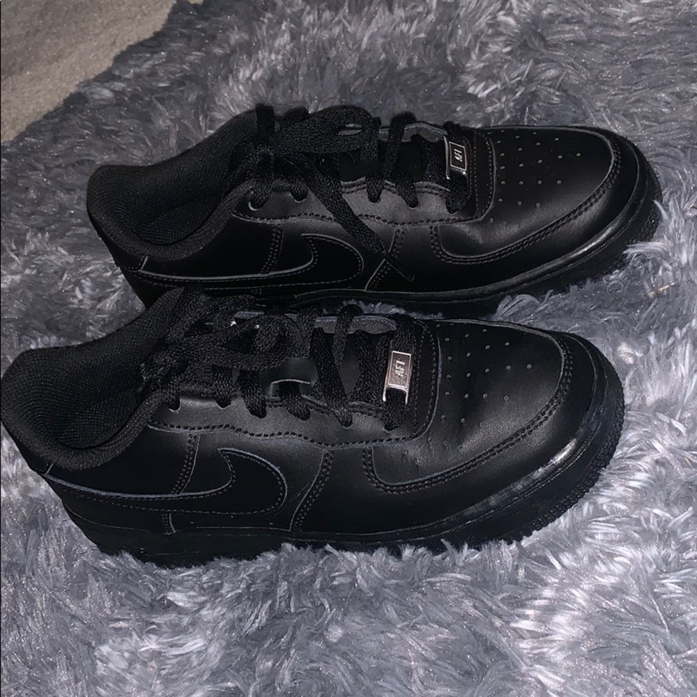 COPY - Black Nike Air forces